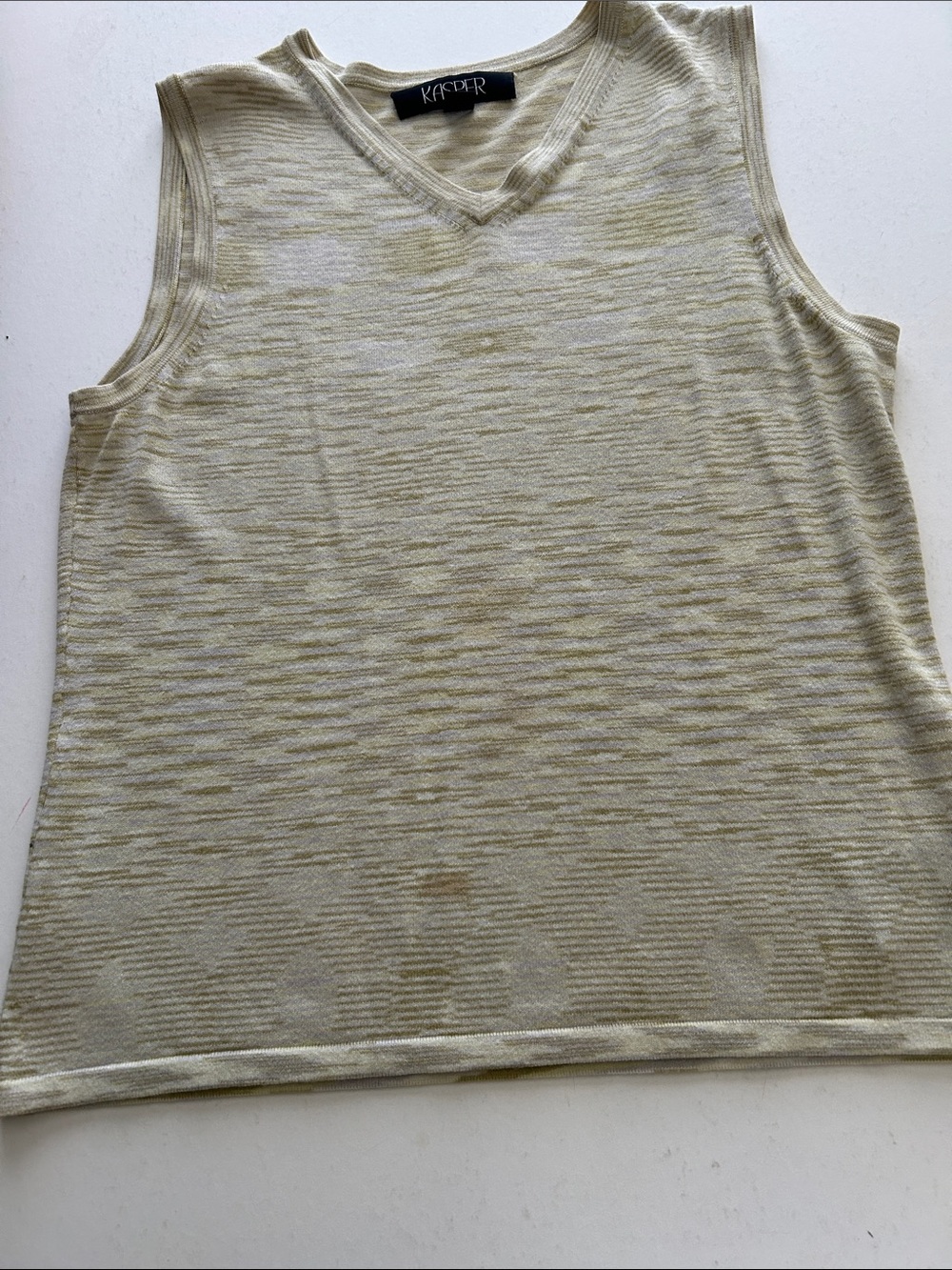 Kasper Knit V-Neck Sleeveless Top in Yellow and Cream